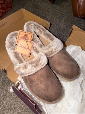 Cozy Up Sketchers Faux-Fur Lined Taupe Slip-On Slippers